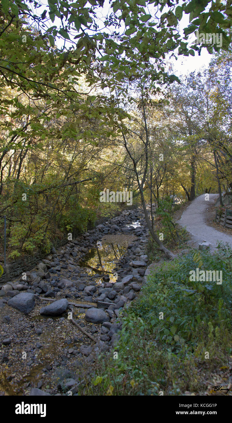 Ein ausgetrockneter minnehaha Creek in Minneapolis, Minnesota. Stockfoto