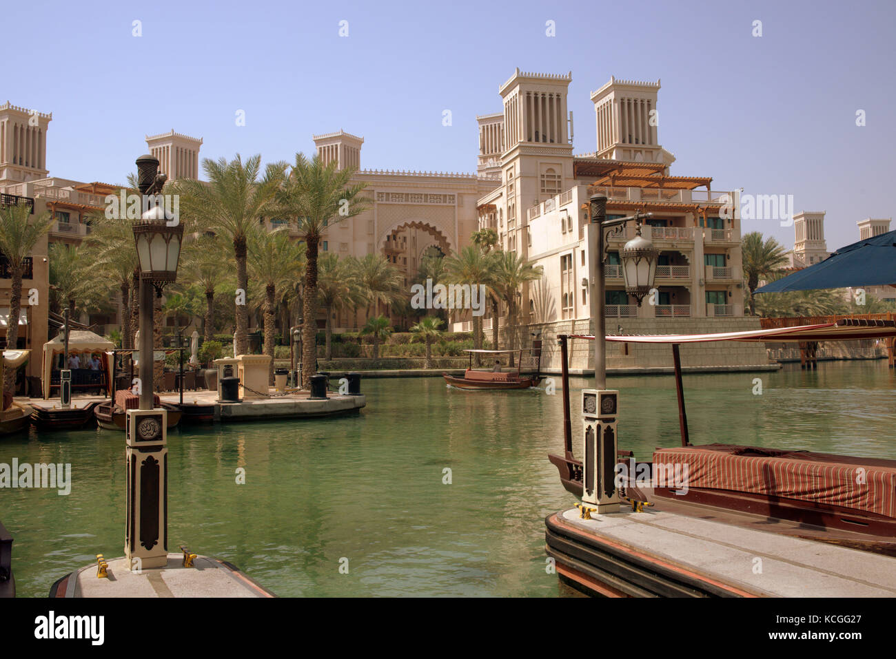 Kanäle Neben Luxus hotels in Jumeirah, Dubai, Vereinigte Arabische Emirate Stockfoto