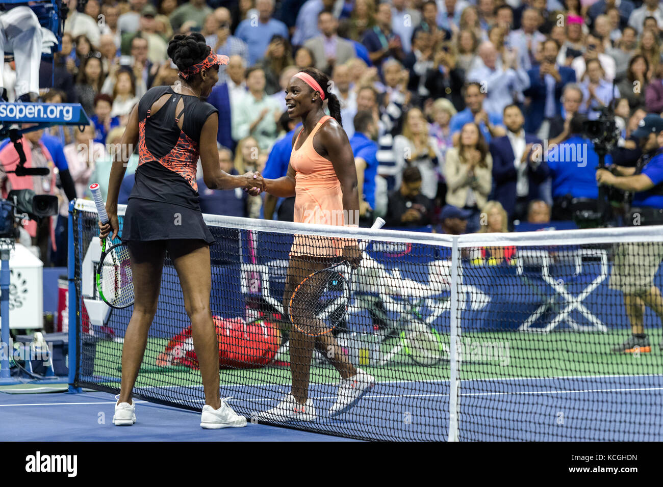 Sloane Stephens (USA) gewinnt das Halbfinale der Frauen gegen Venus Williams bei den US Open Tennis Championships 2017. Stockfoto
