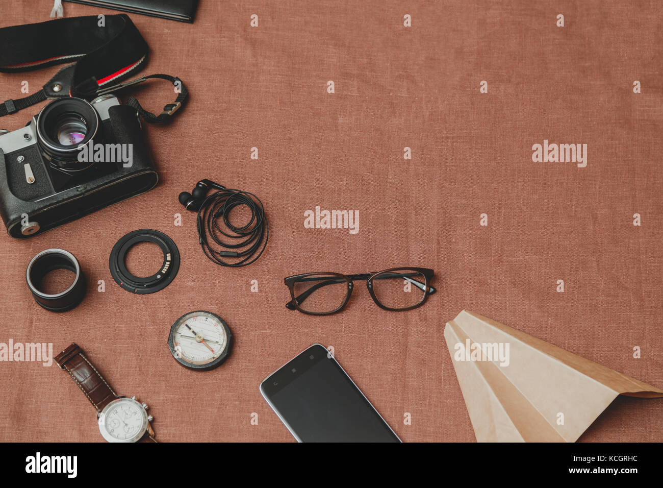 Der stilvolle Männer Zubehörpaket für Reisen Stockfoto