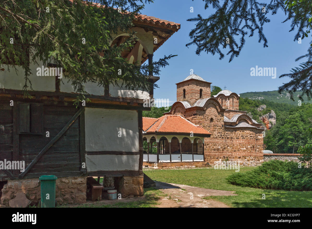 Erstaunliche Ansicht der Kirche in Poganovo Kloster des heiligen Johannes der Theologe, Serbien Stockfoto