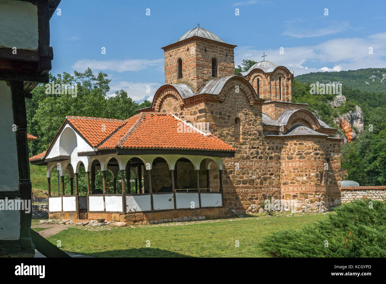 Erstaunliche Ansicht der Kirche in Poganovo Kloster des heiligen Johannes der Theologe, Serbien Stockfoto