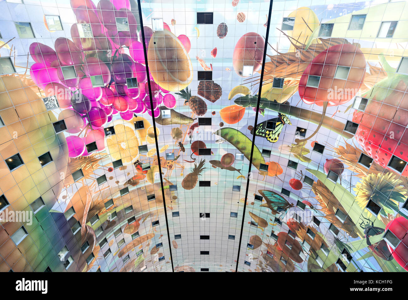 Kunstwerke von Arno coenen am Dach der markthal (Markthalle) in Rotterdam, Niederlande Stockfoto