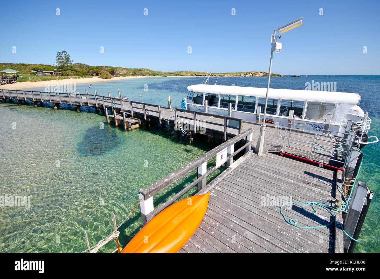 Anlegestelle und Fähre auf Penguin Island, Shoalwater Islands Marine Park, in der Nähe von Rockingham, Western Australia, Australien Stockfoto