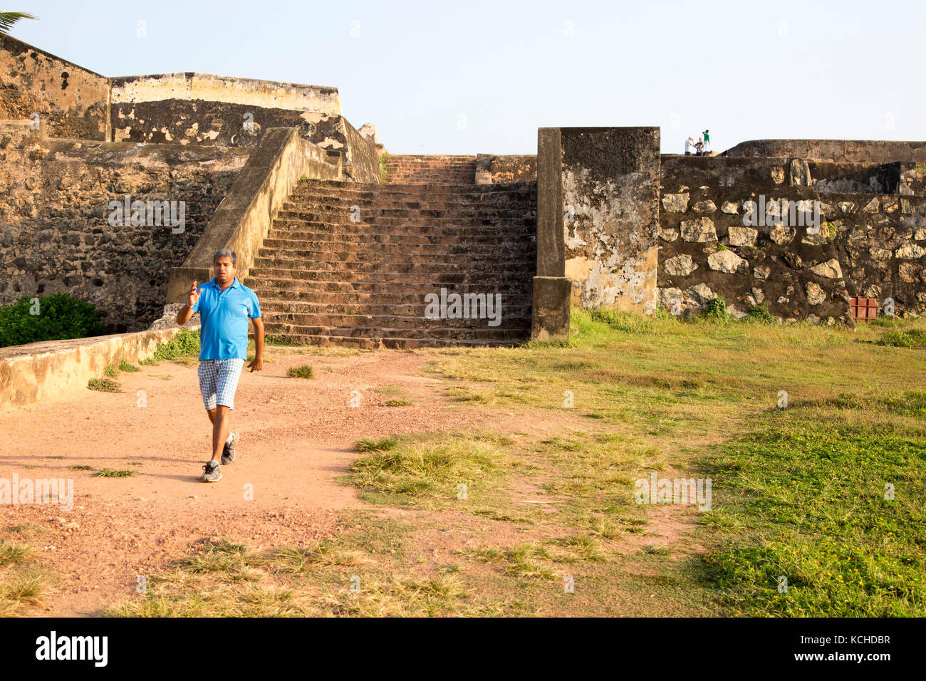 Sri LankaMan Power Walking im Alten fort, Galle, Sri Lanka, Asien Reise nach bearbeitet werden. Stockfoto