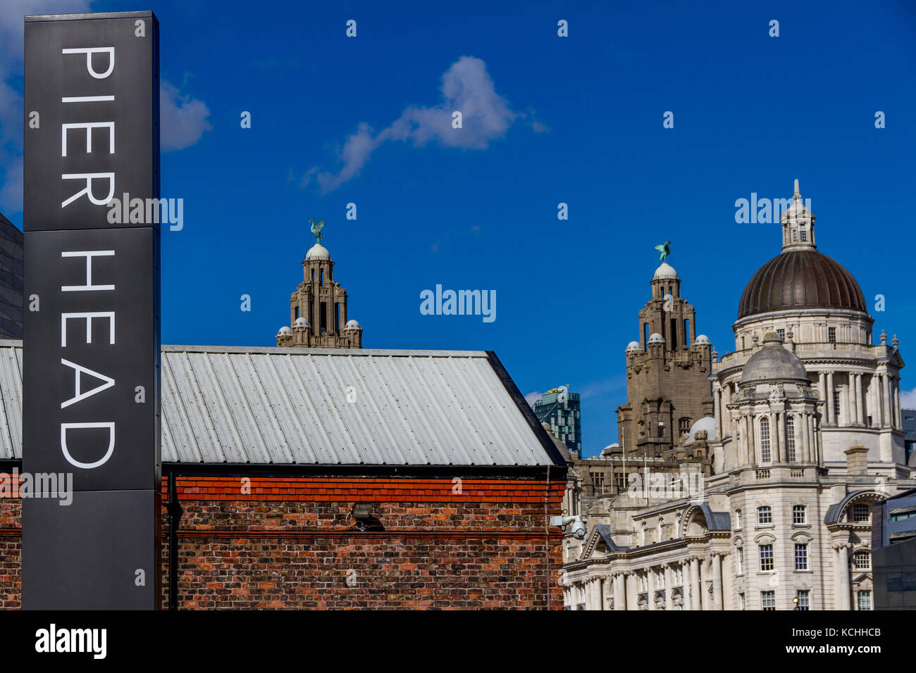 Das Royal Liver Building & Hafen von Liverpool Building, Pier Head, Liverpool, Merseyside, UK Stockfoto