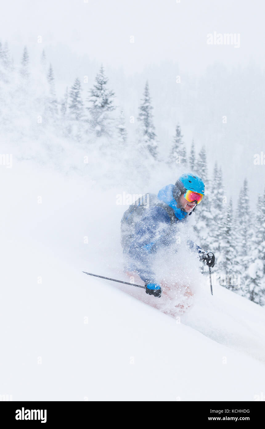 Ein backcountry Skier leckte sich die Lippen bei Skeena Cat - Skifahren, Smithers, BC Stockfoto