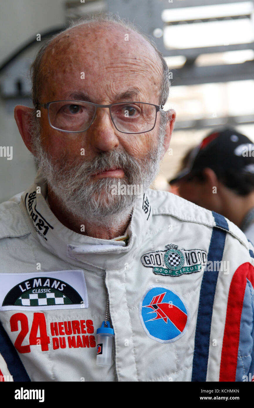 LE MANS, Frankreich, 8. Juli 2016: Französische Le Mans Sieger Henri Pescarolo bei Le Mans Classic auf der Strecke der 24 Stunden. Keine andere Veranstaltung in Stockfoto