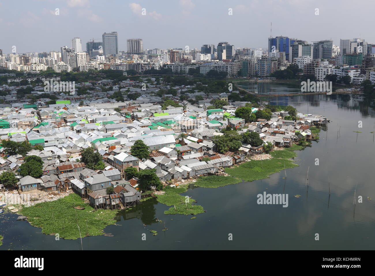 Eine Ansicht von Korail Slum, einem der größten Slums in Gulshan, Bangladesh, Dhaka, Bangladesh, 04. Okt 2017. Stockfoto