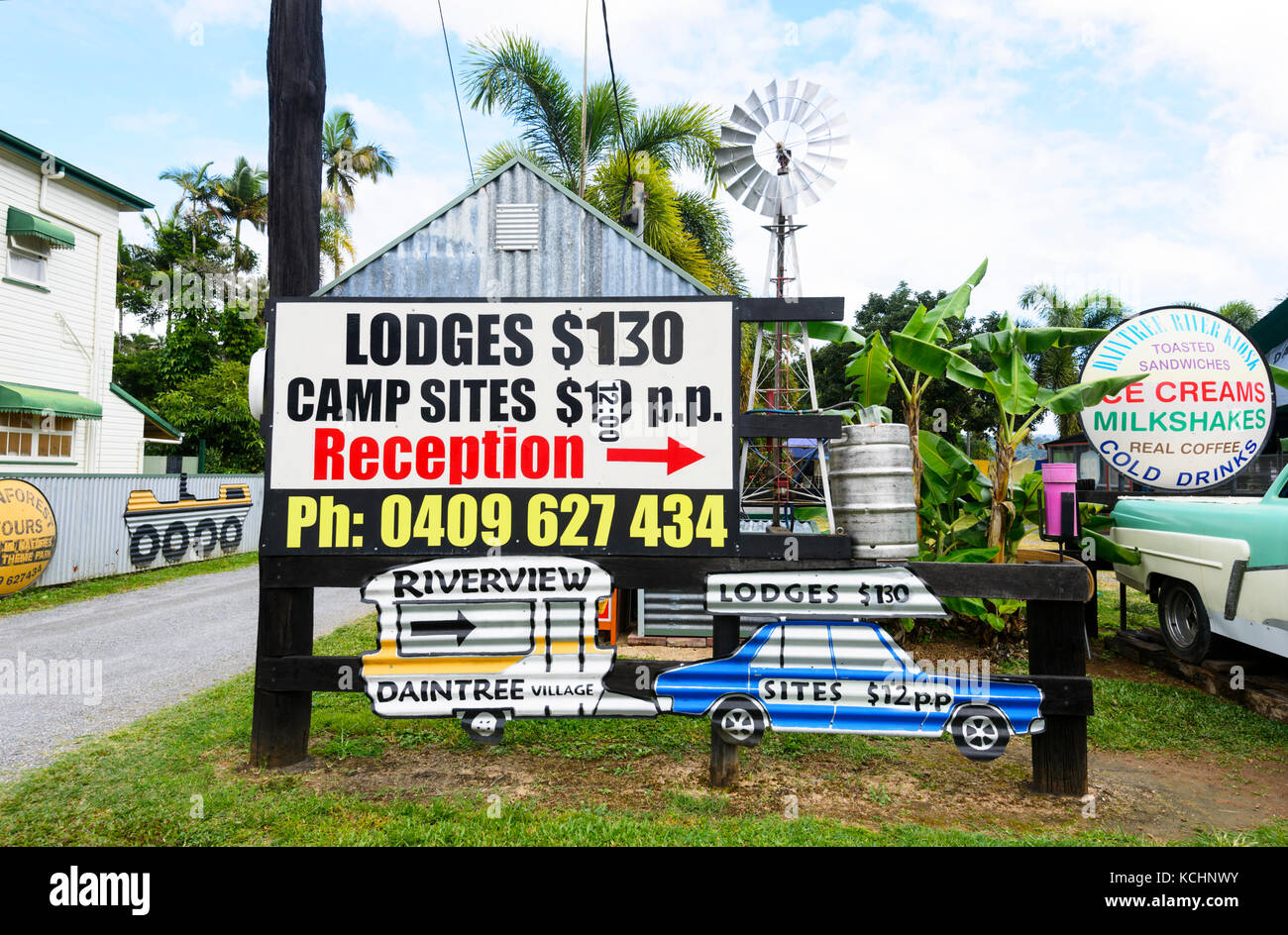 Zeichen für einen Campingplatz in Daintree Village, Far North Queensland, FNQ, QLD, Australien Stockfoto