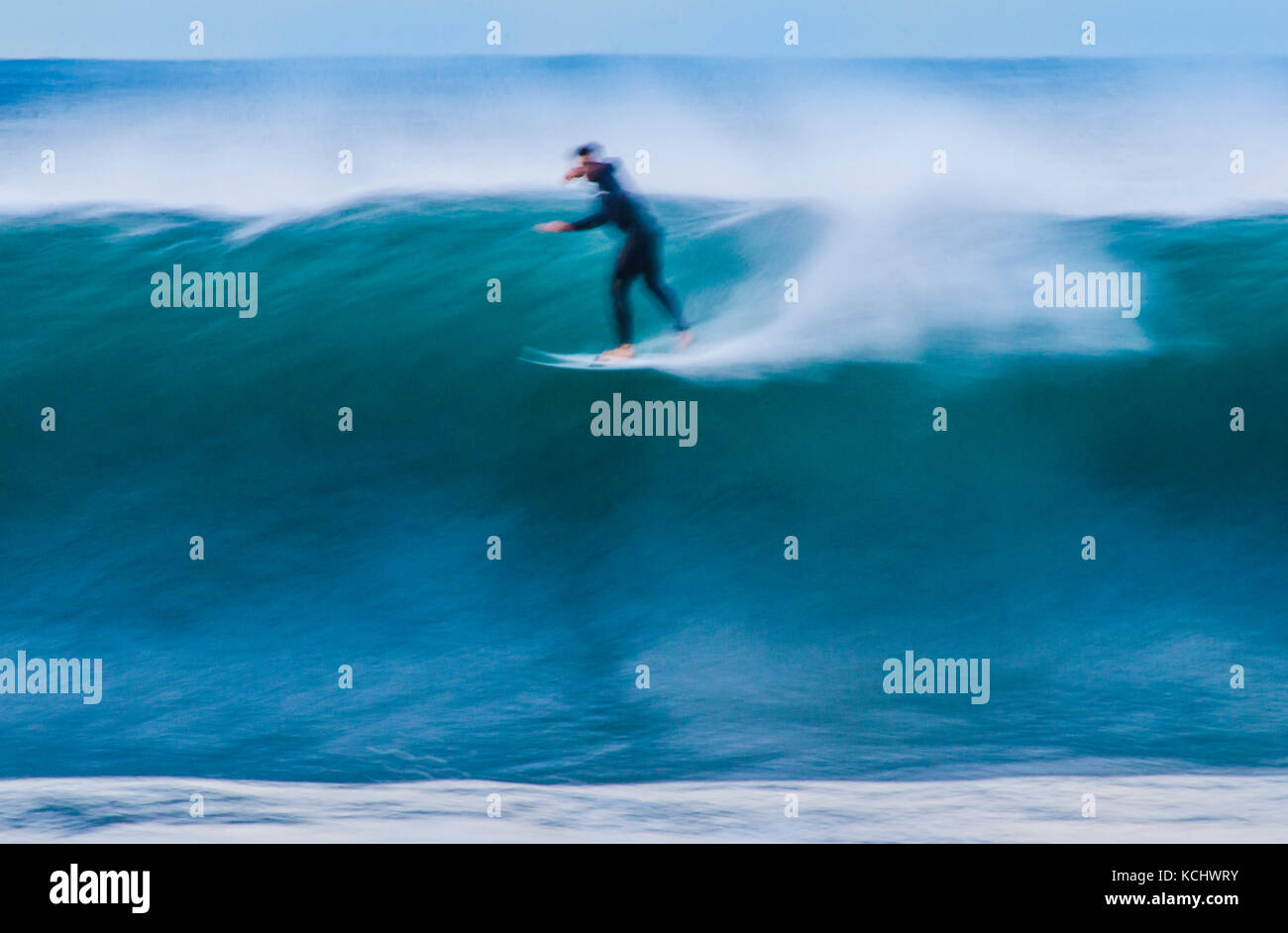 In motion blur Surfer, Geschwindigkeit Stockfoto