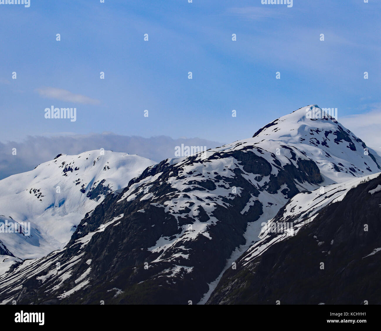 Die schneebedeckten Berggipfel des südöstlichen Alaska Stockfoto