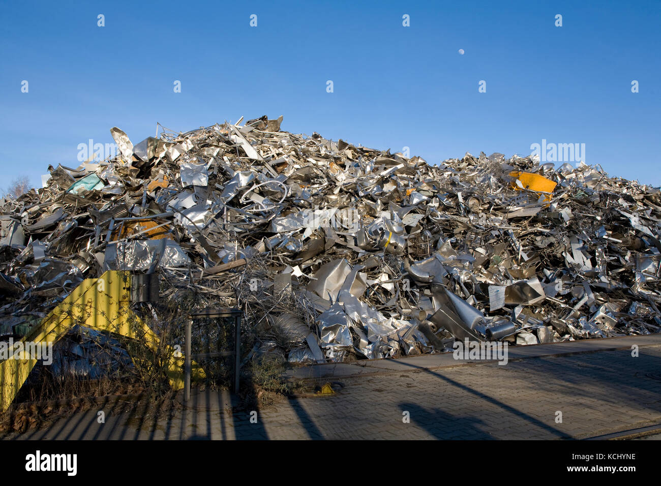 Deutschland, Ruhrgebiet, Dortmund, der Hafen am Dortmund-Ems-Kanal, Schrottplatz mit Altmetall. Deutschland, Ruhrgebiet, Dortmund, der Hafen am Dortmu Stockfoto