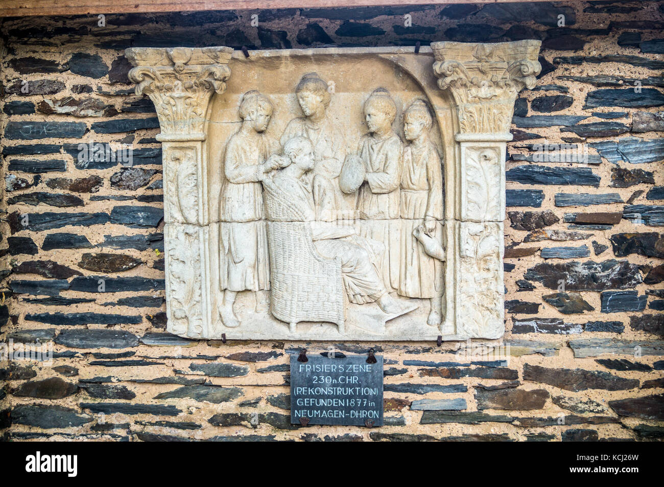 Friseursalons Szene aus einem römischen Grab, Neumagen-Dhron, Mosel, Rheinland-Pfalz, Deutschland. Original im Landesmuseum Trier. Stockfoto