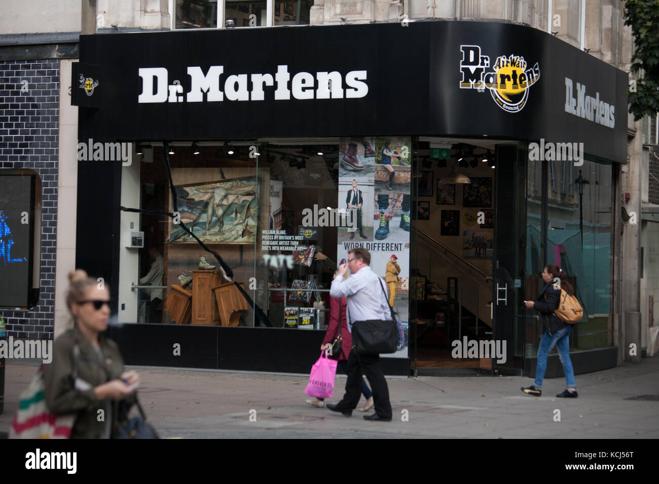 Dr martens store london -Fotos und -Bildmaterial in hoher Auflösung – Alamy