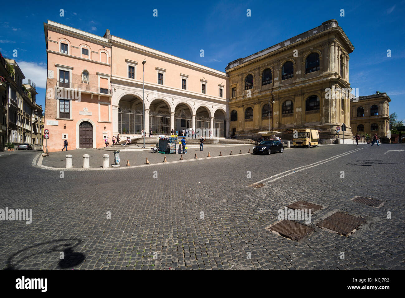 Rom. Italien. Außenseite der Basilika di San Pietro in Vincoli (Kirche St. Petrus in Ketten), Piazza di San Pietro in Vincoli. Stockfoto