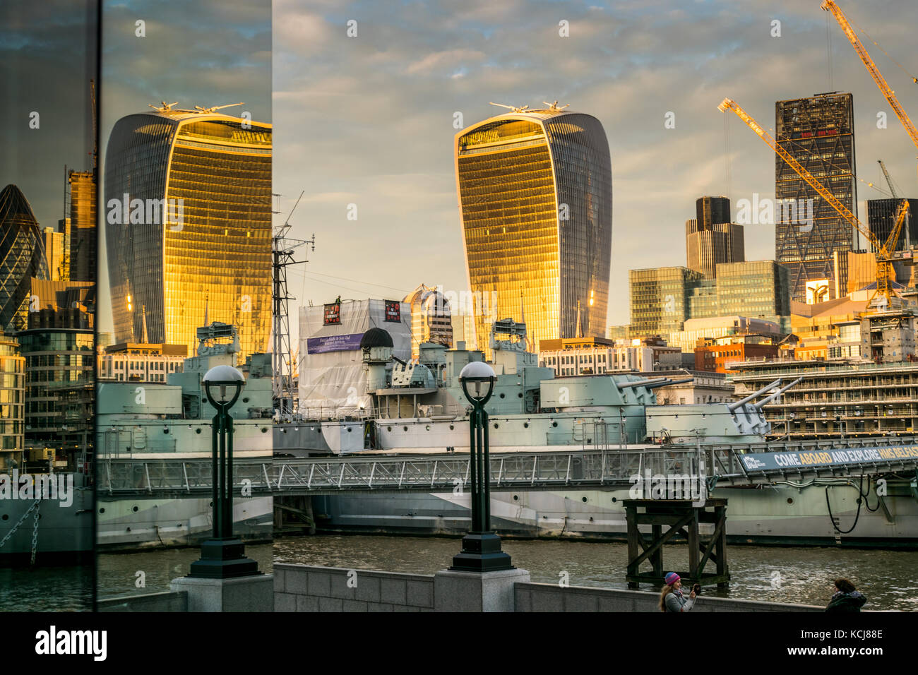 Golden Sunset Reflexion walkie talkie Gebäude im modernen verglasten Gebäude an der South Bank in London mit der HMS Belfast wiederholt Stockfoto