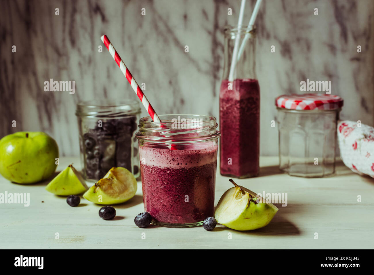 Blueberry und grüner Apfel smoothy Stockfoto