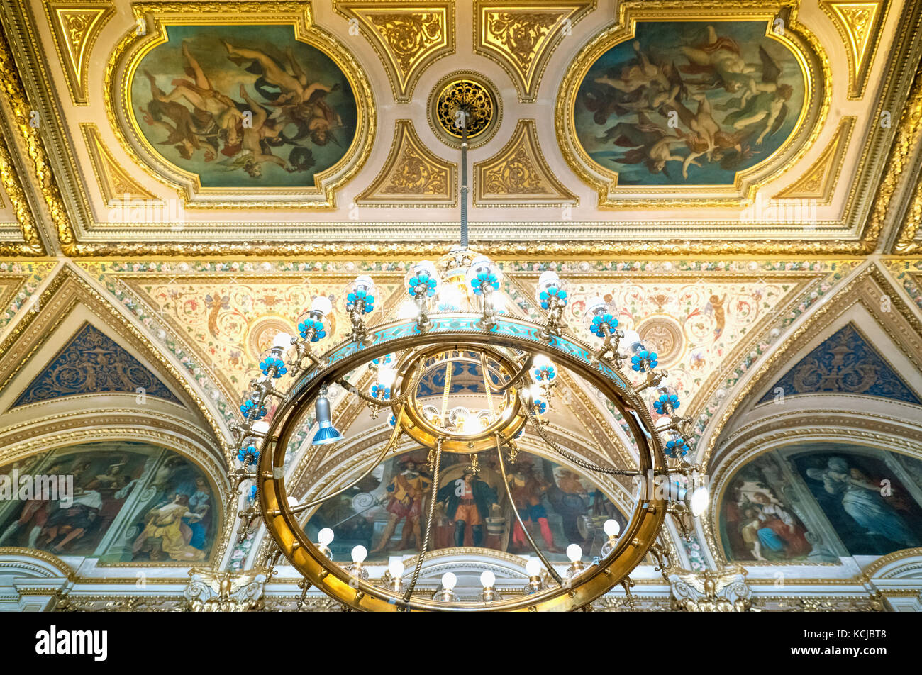 Wien, Österreich - 6 August, 2016: die Malereien und Verzierungen der Staatsoper theater Hallen Stockfoto