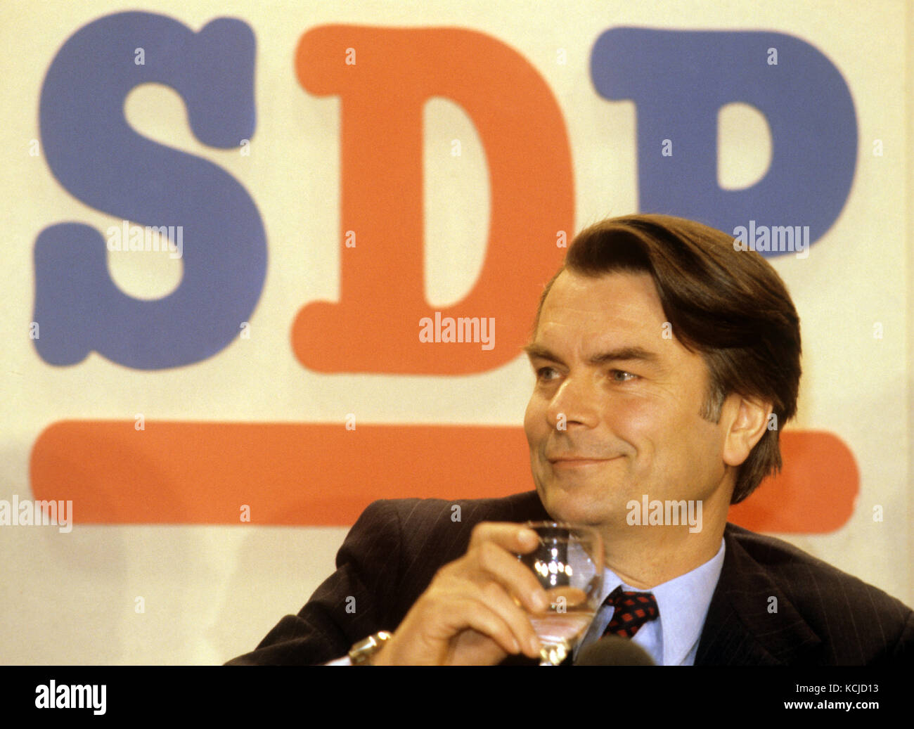 Der Abgeordnete Dr. David Owen, ein ehemaliger Außenminister, bei der Gründung der Sozialdemokratischen Partei in London. Stockfoto