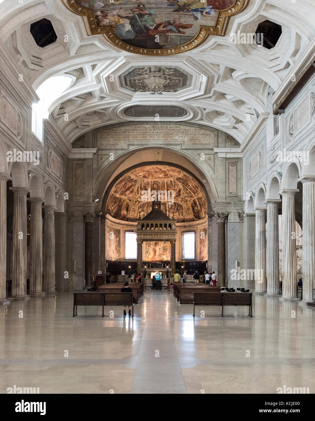 Rom. Italien. Innenraum der Basilika di San Pietro in Vincoli (St. Peter in Ketten). Stockfoto