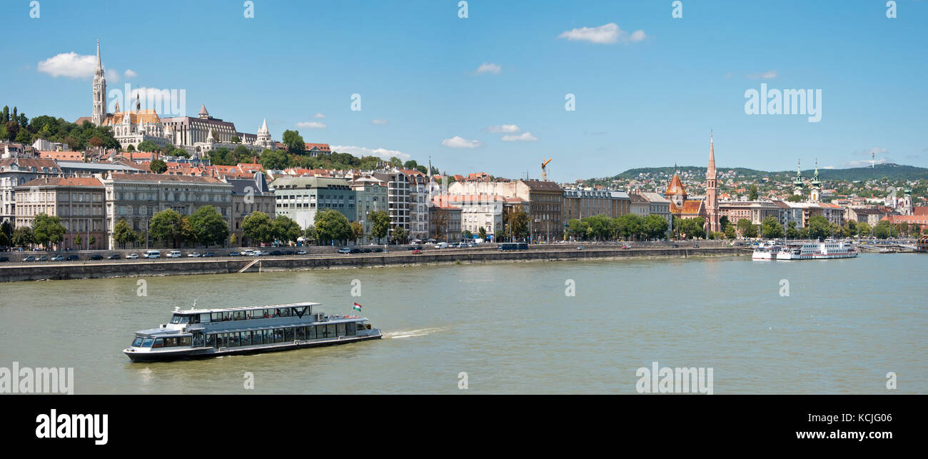 Die Fischerbastei ist eine Terrasse im neugotischen und neoromanischen Stil auf dem Burgberg um die Matthias-Kirche. Seine sieben Türme represen Stockfoto