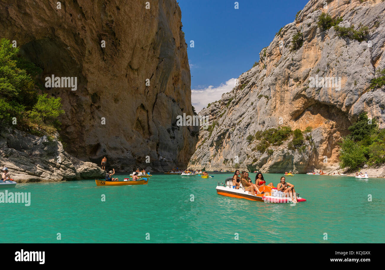 Verdon, Provence, Frankreich - Menschen Bootfahren auf dem Fluss, Gorges du Verdon. Stockfoto