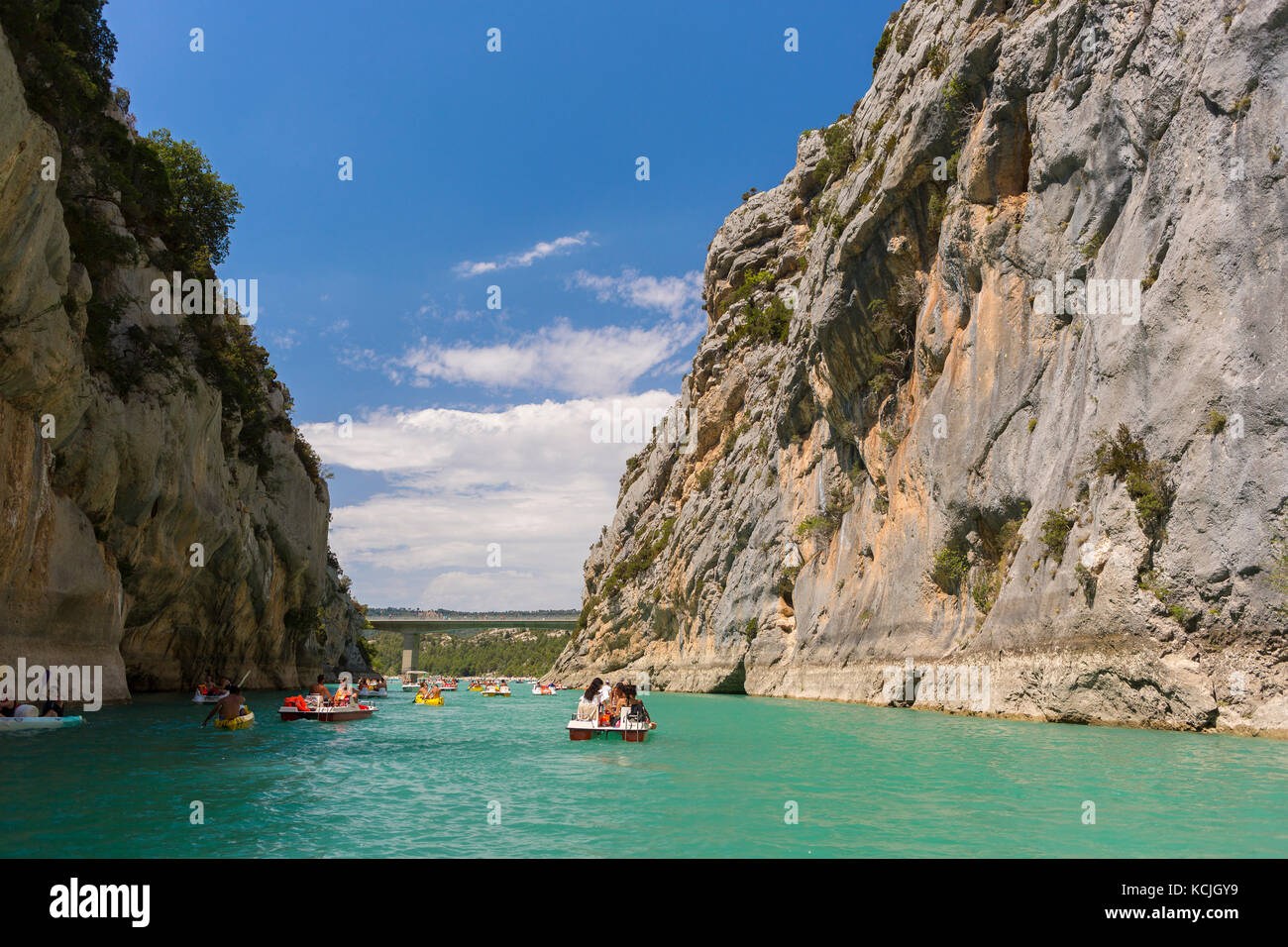 Verdon, Provence, Frankreich - Menschen Bootfahren auf dem Fluss, Gorges du Verdon. Stockfoto