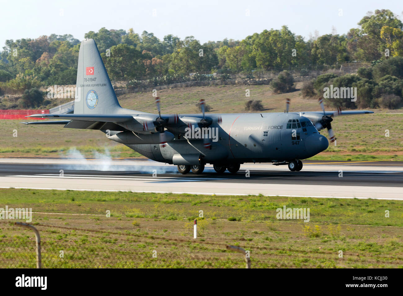 Turkish Air Force Lockheed C-130E Hercules (l-382) [70-1947] berühren Landebahn 31. Stockfoto