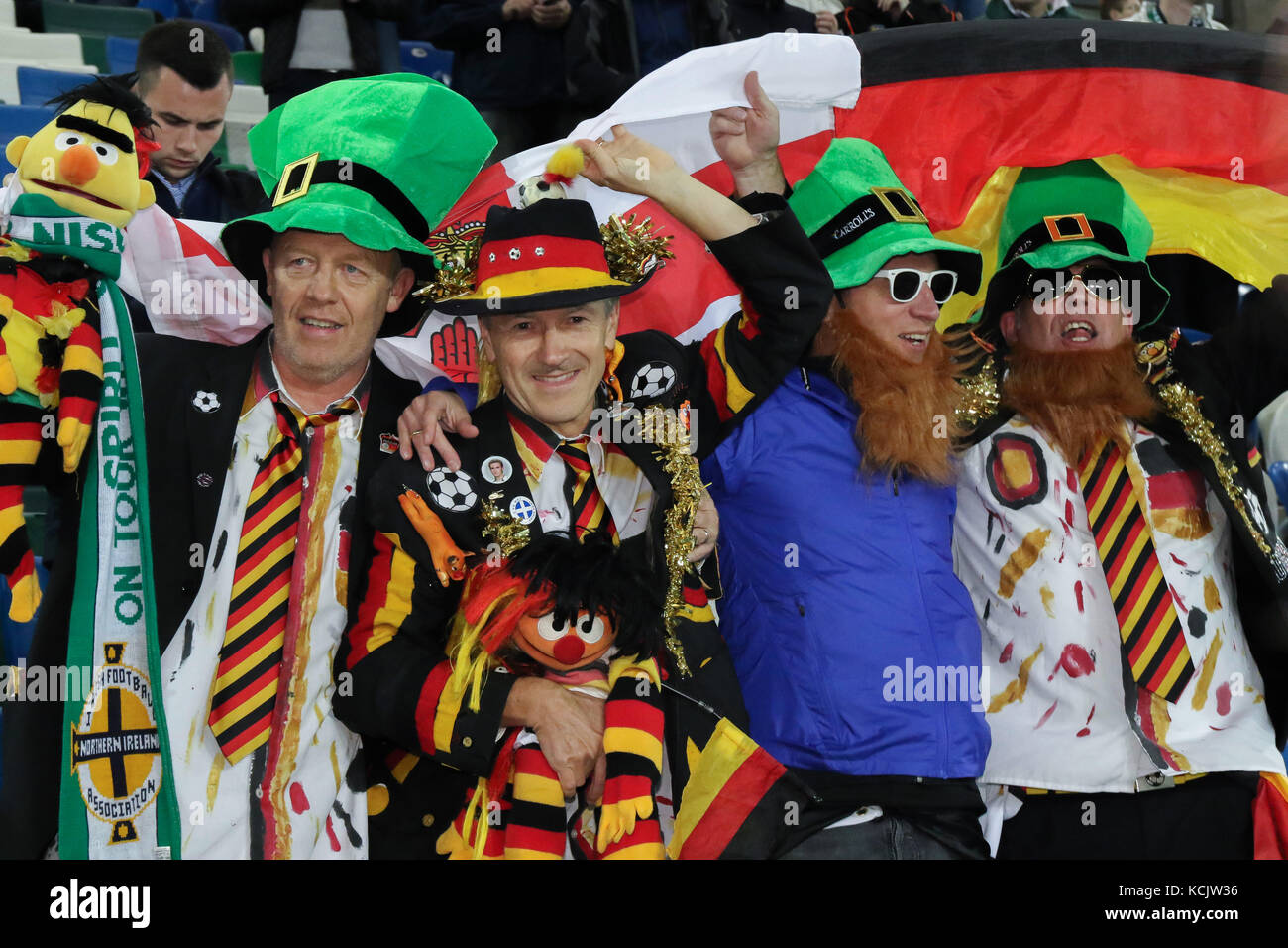 Nationale Fußball-Stadion im Windsor Park von Belfast Nordirland. 05. Oktober 2017. 2018 WM-Qualifikationsspiel - Nordirland gegen Deutschland. Deutschland Fans im Windsor Park. Quelle: David Hunter/Alamy Leben Nachrichten. Stockfoto