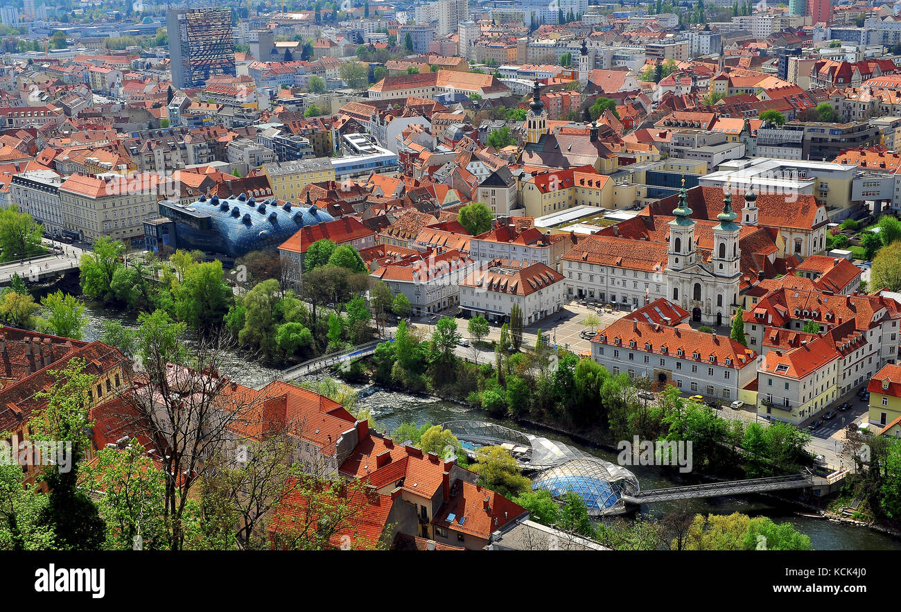 Blick von oben auf die Altstadt von Graz, der Hauptstadt der Provinz Steiermark, Österreich Stockfoto
