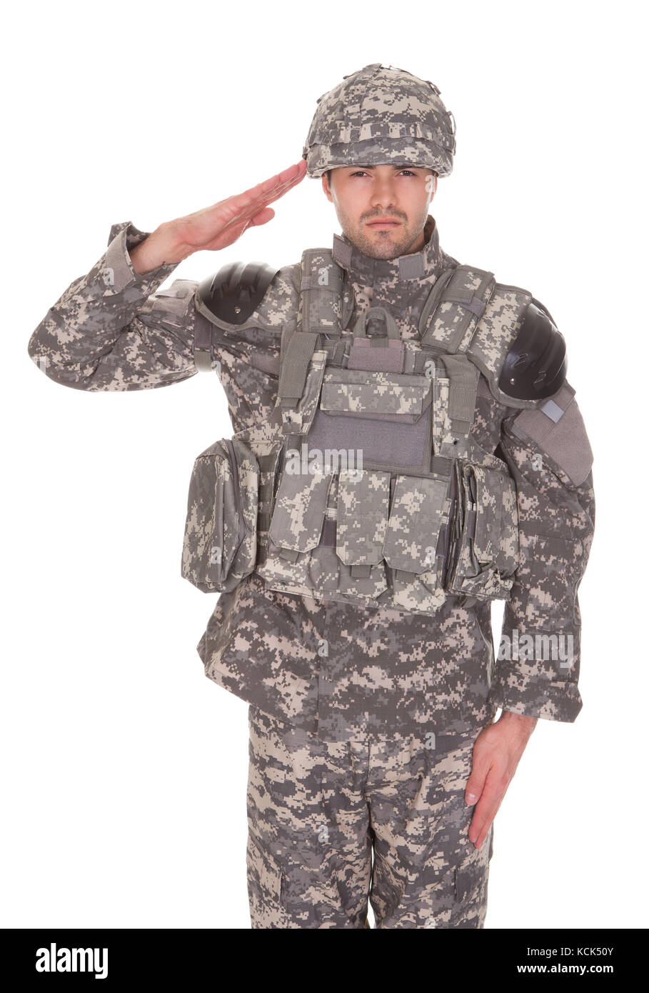 Mann in Uniform salutierte auf weißem Hintergrund Stockfoto