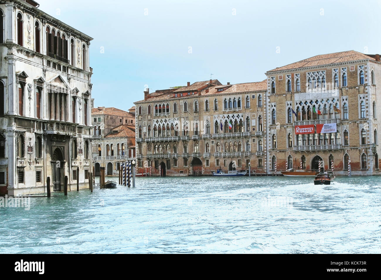 Venedig, Italien, 16. Juni: berühmten Canal Grande mit mittelalterlichen Architektur mit leiser Verkehr in Venedig, Italien, 16. Juni, 2010; ungewöhnlich ruhigen Verkehr Stockfoto