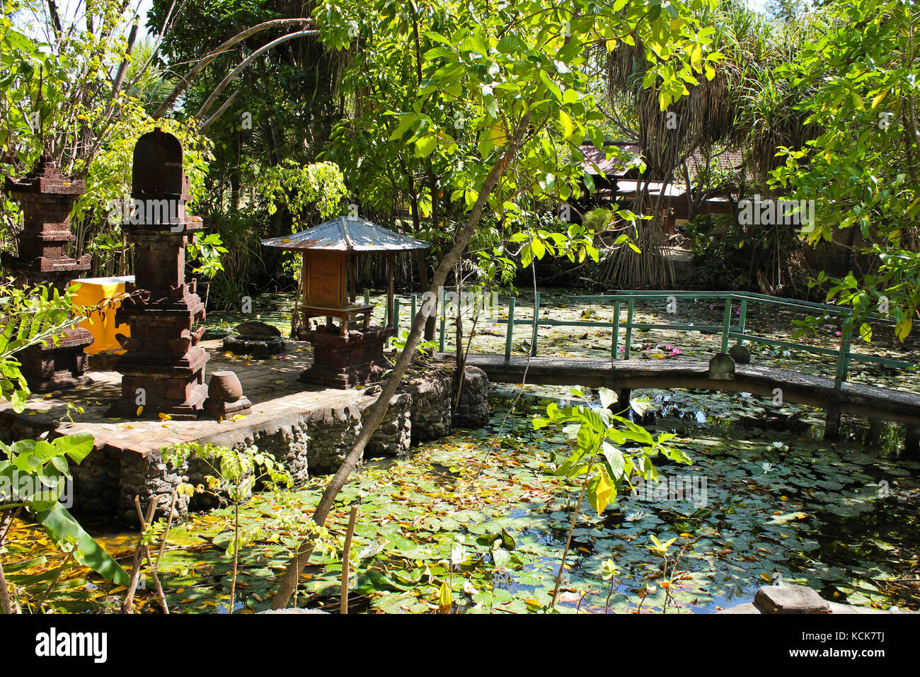 Bali finden Sie überall schöne Tempel, wie Edelsteine in eindrucksvollen Ecken - Pemuteran, Bali (Indonesien) Stockfoto