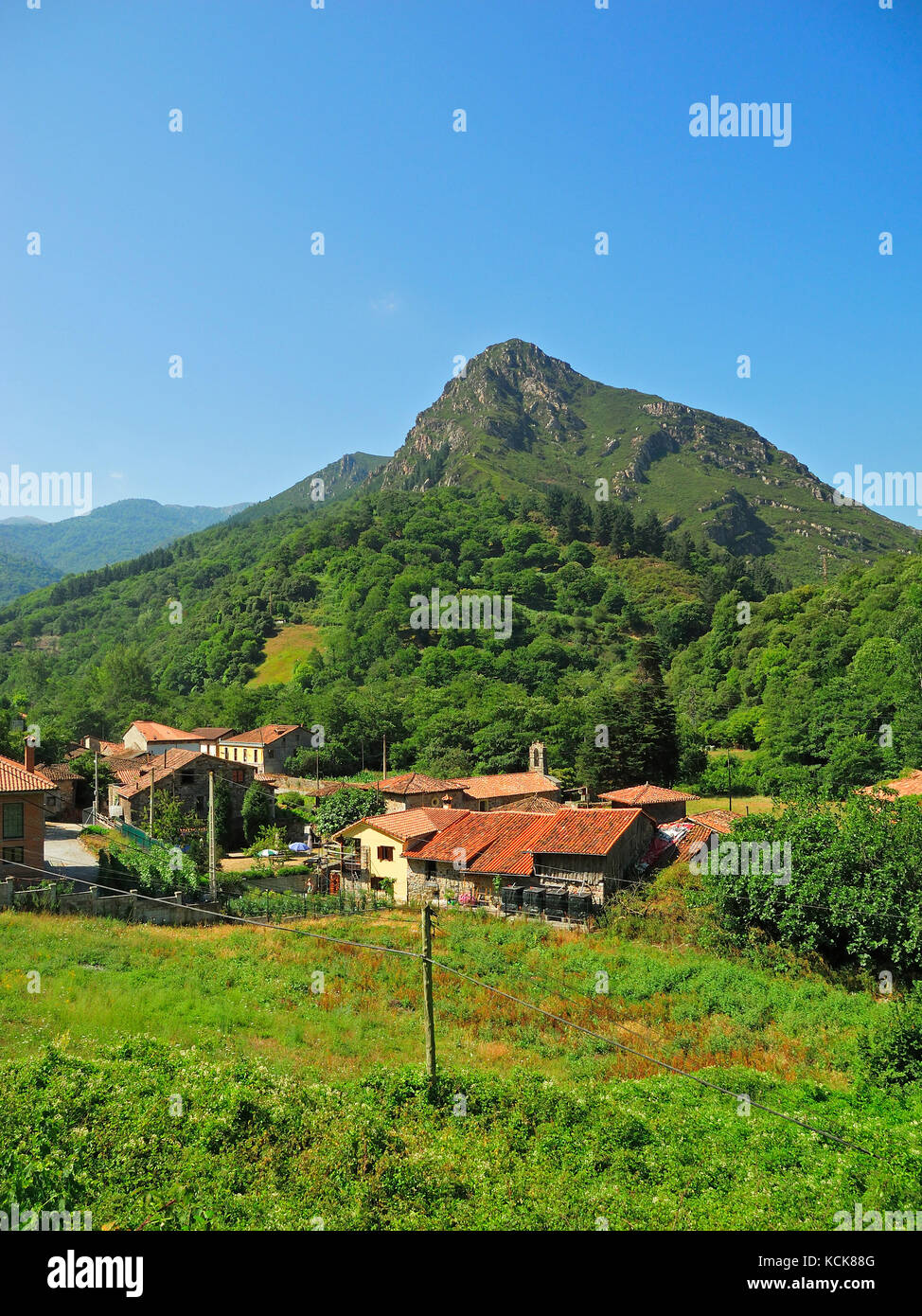 Blick von senda Del Oso Greenway, Asturien, Spanien Stockfoto