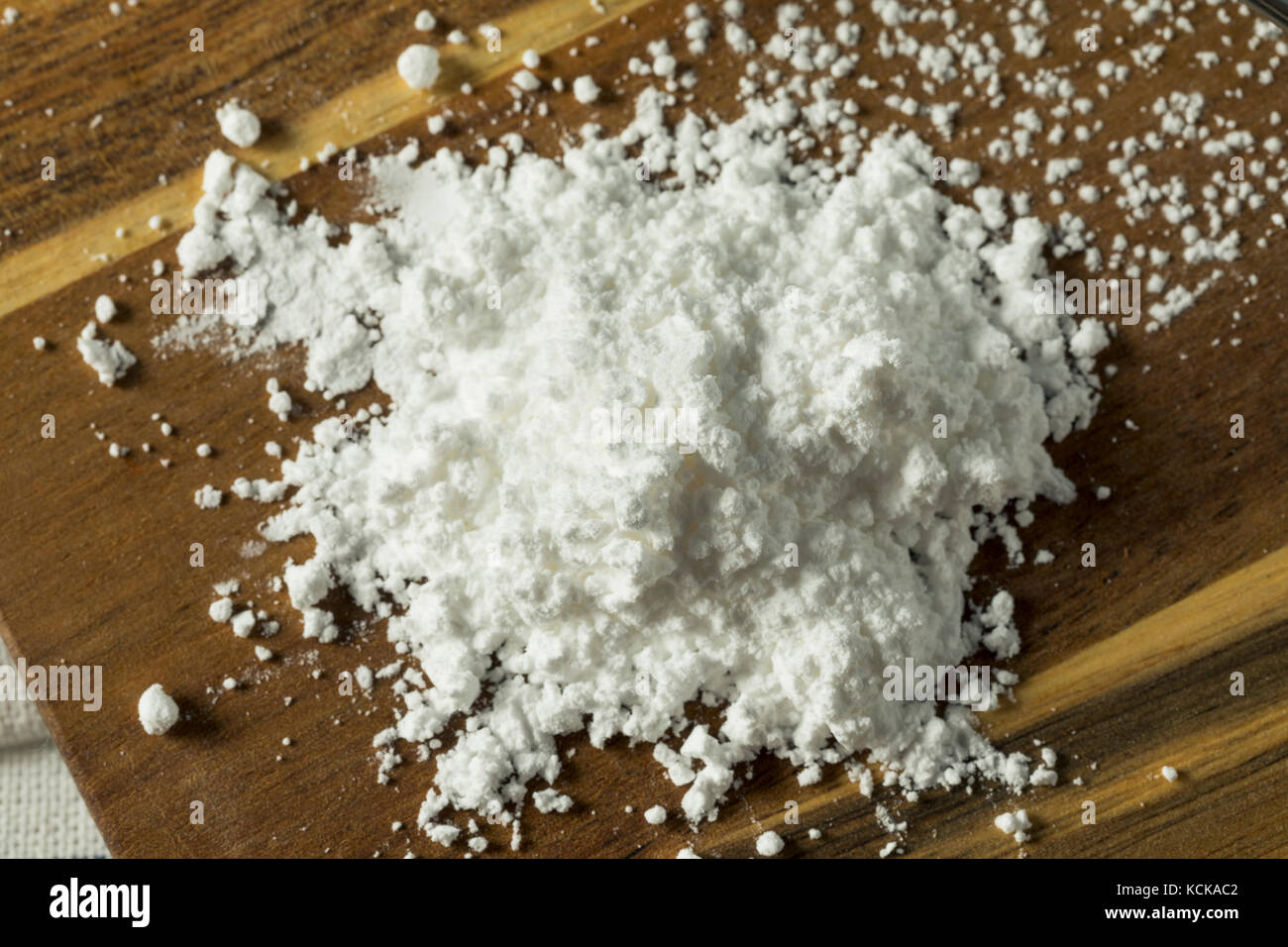 Süße organaic Konditoren Puderzucker in ein Sieb Stockfoto