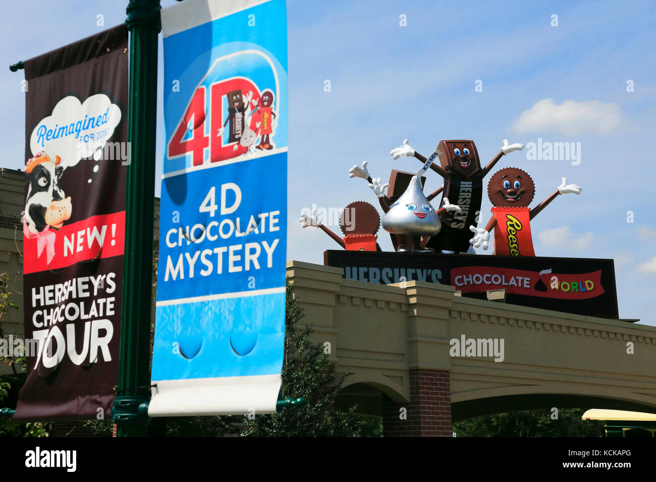 Zeichen Hershey's überstieg Eingang von Hershey's Chocolate World. Hershey. Pennsylvania. USA Stockfoto