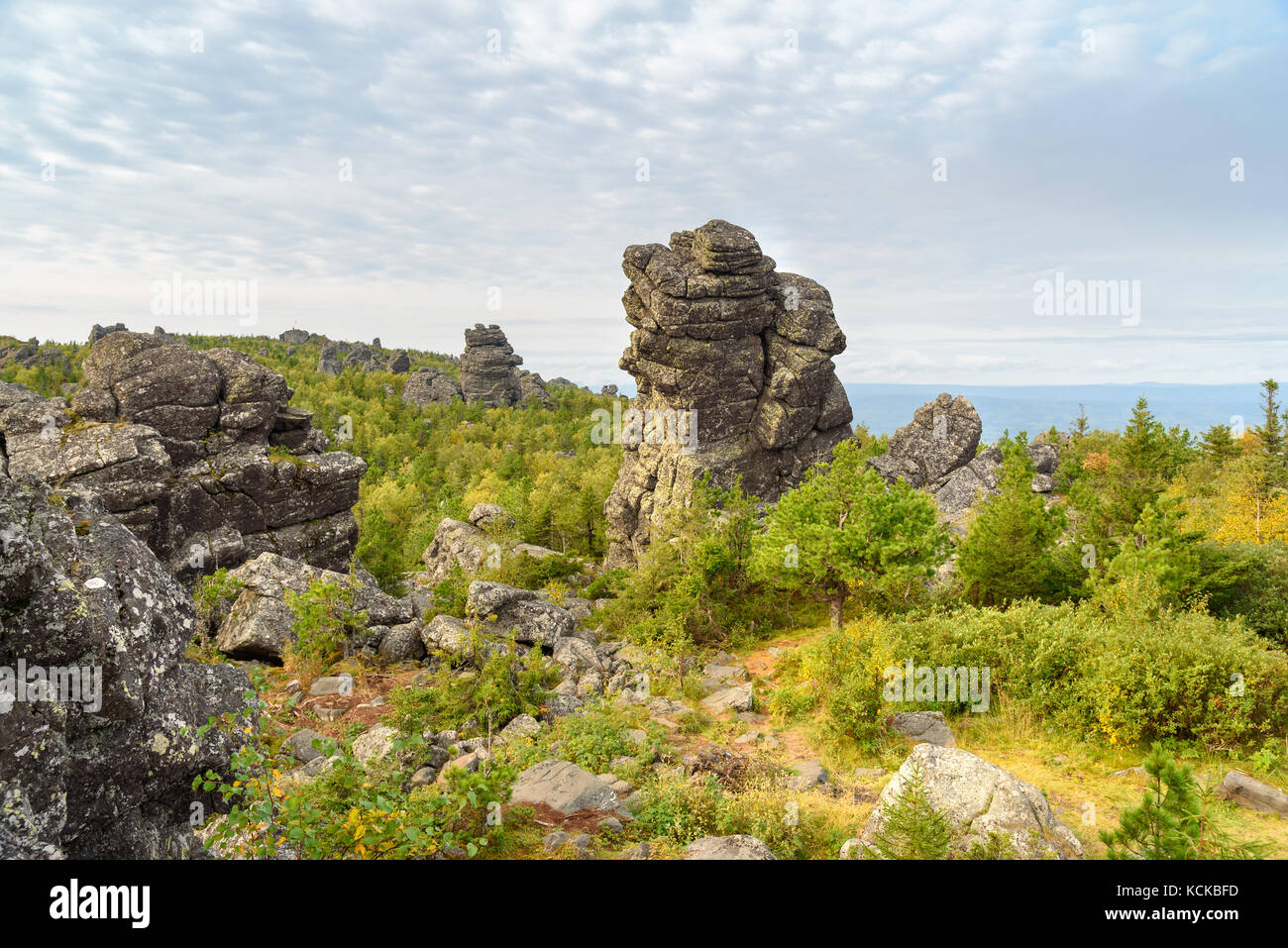 Blick auf Felsen auf dem Berg Kachkanar. Sverdlovsk Region. Der Ural. Russland Stockfoto