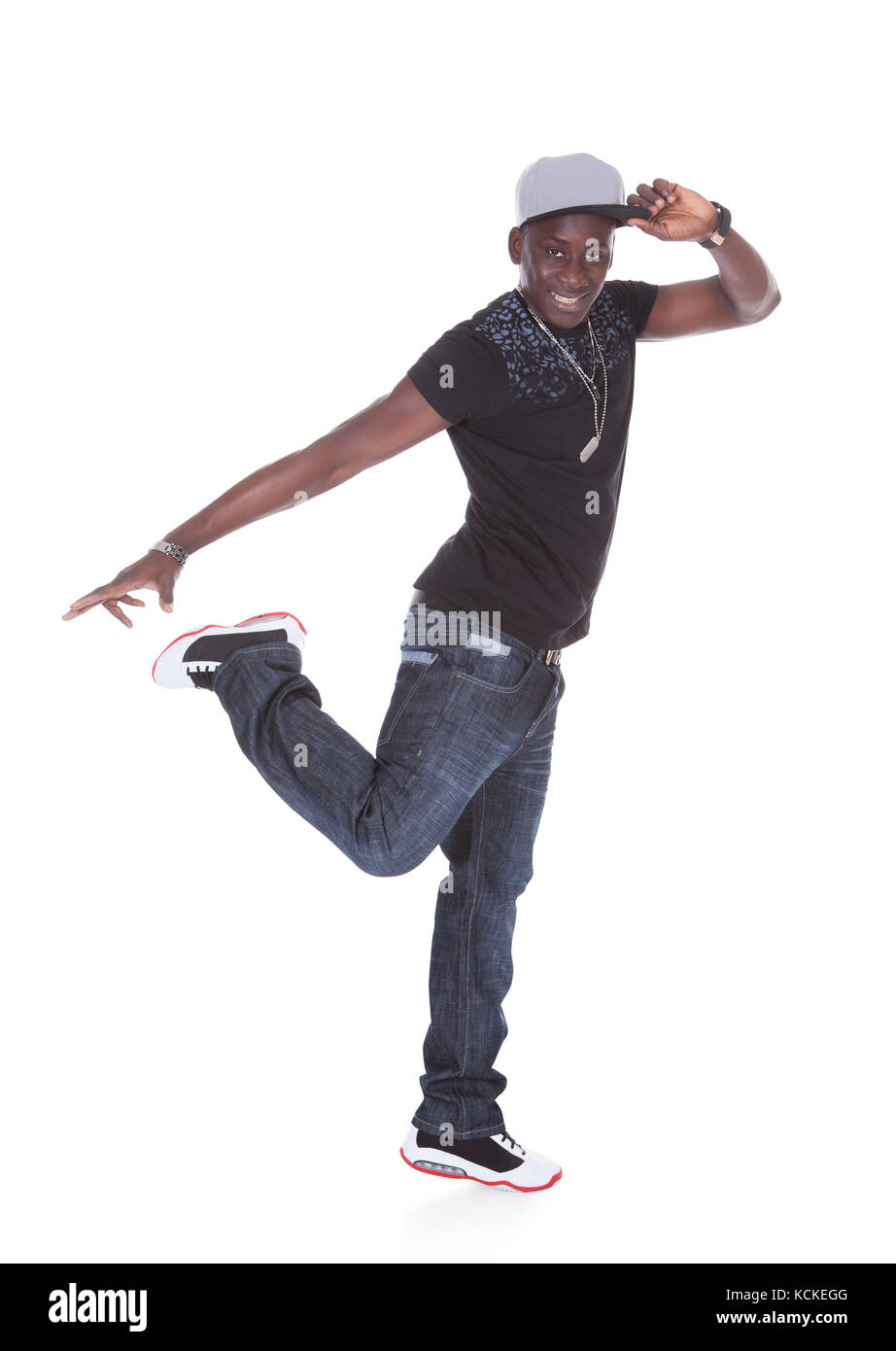 Happy afrikanischen Jungen Mann tanzen auf weißem Hintergrund Stockfoto