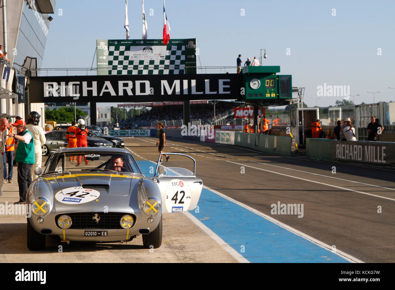 LE MANS, Frankreich, 9. Juli 2016: Ferrari 250 GT in der Boxengasse beim Le Mans Classic auf der Strecke der 24 Stunden. Keine andere Veranstaltung der Welt montiert Stockfoto