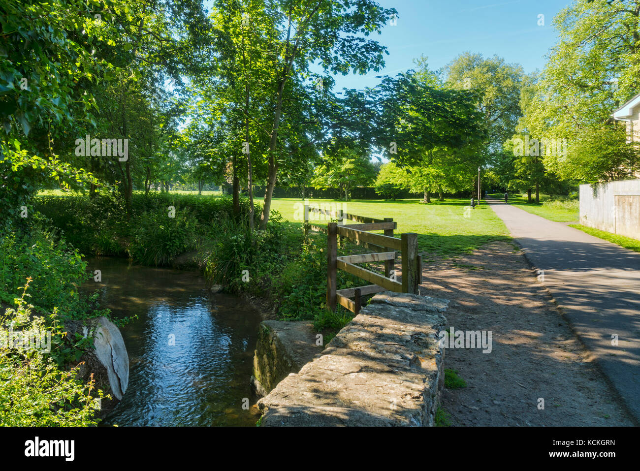 Cirencester; Klosteranlage Park, Fluss Chum, Gloucestershire, UK; England Stockfoto