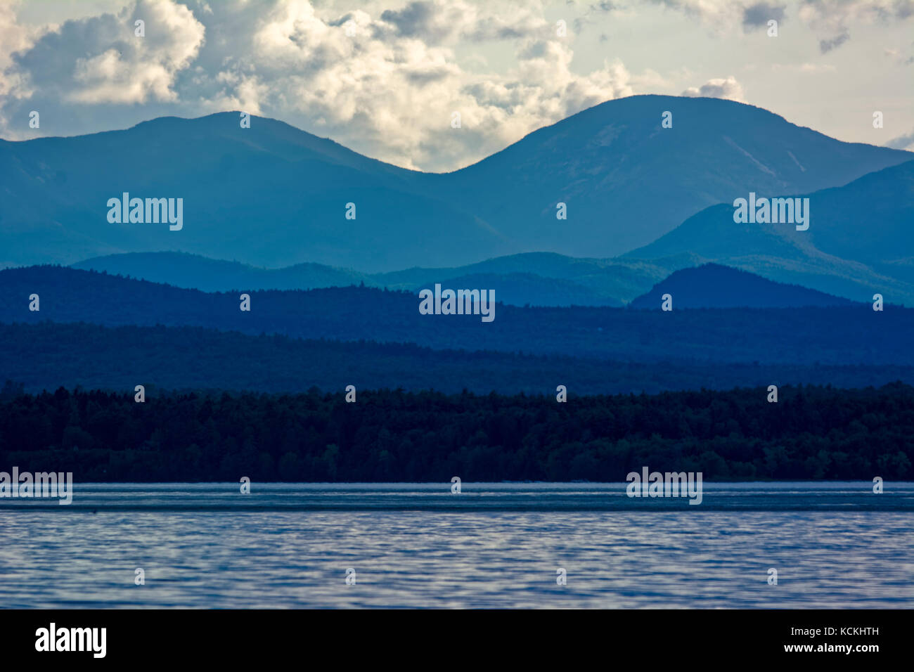 Adirondacks Berge von Lake Champlain Stockfoto
