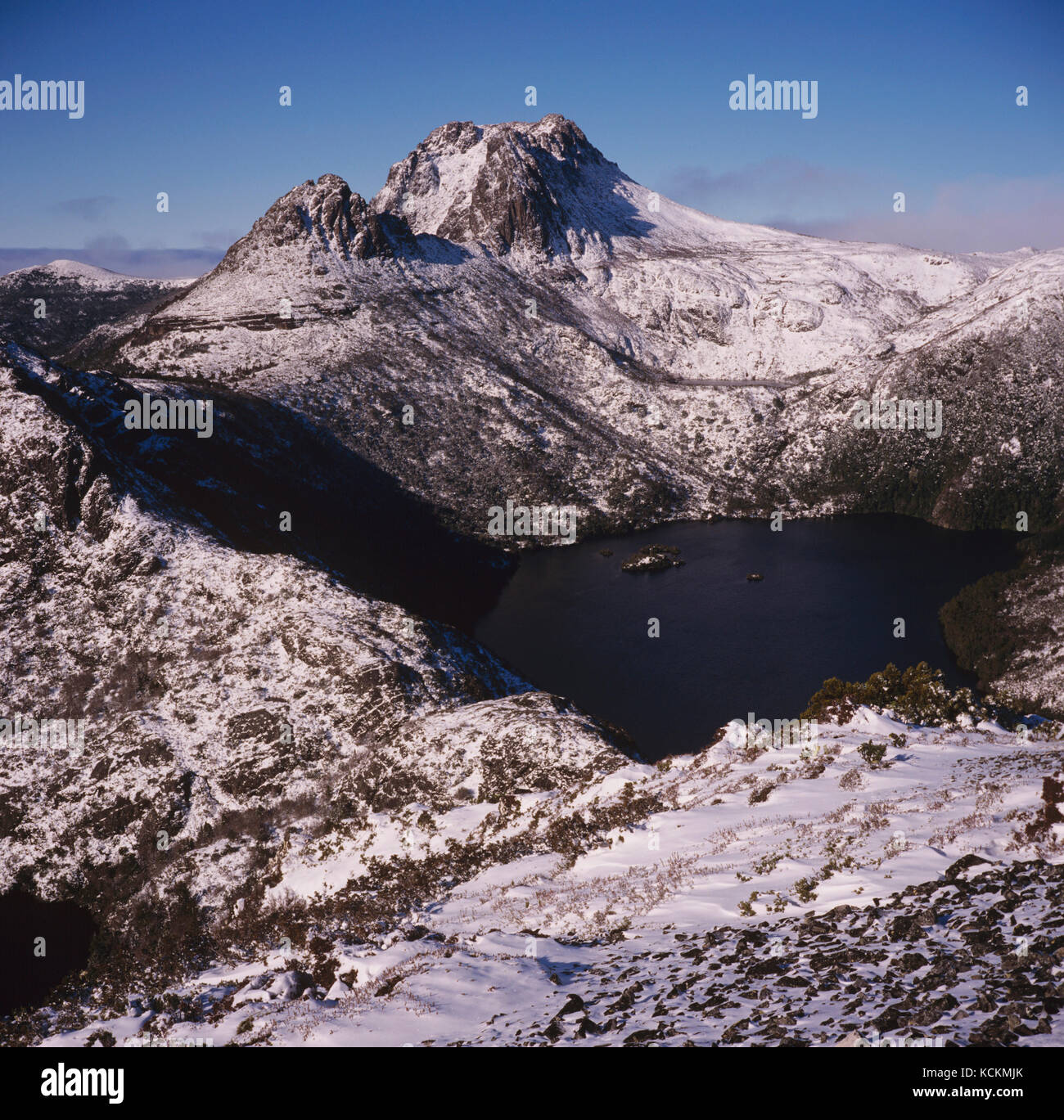 Cradle Mountain und Dove Lake vom Mount Campbell im Winter. Cradle Mountain-Lake St Clair National Park, Tasmanien, Australien Stockfoto