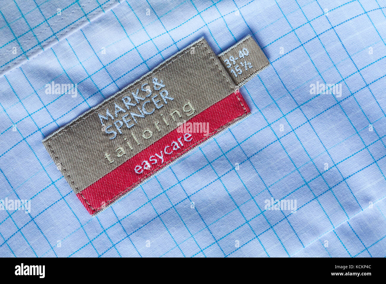 Tailoring easycare Label in Marks & Spencer's Mann Shirt Grösse 39-40 Stockfoto