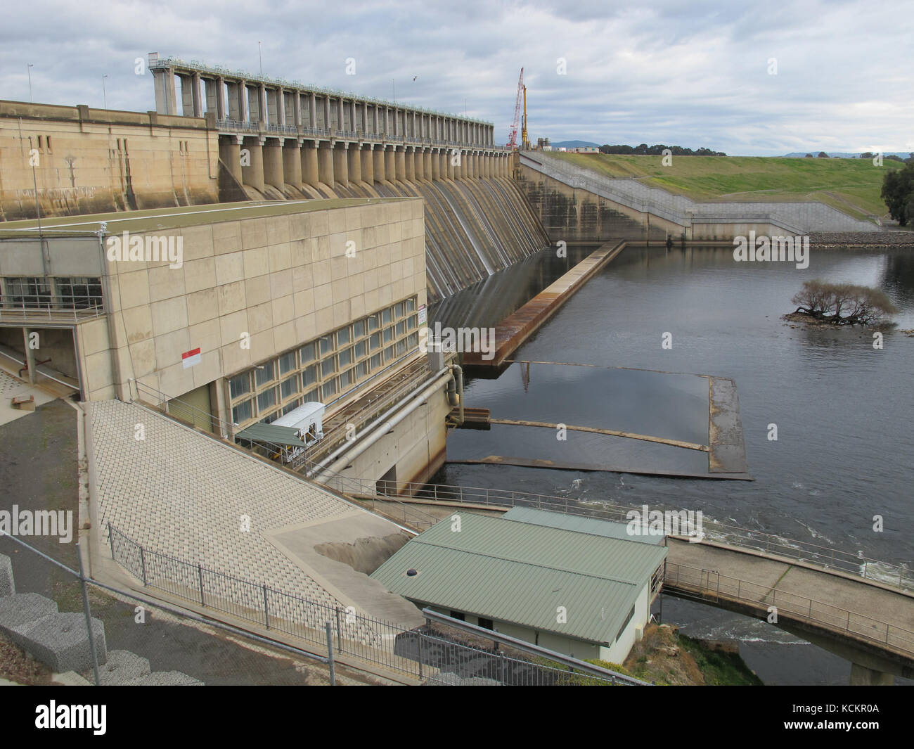 Hume Weir und Hume Lake, 2011 zum ersten Mal seit vielen Jahren voll. Albury-Wondonga, New South Wales, Australien Stockfoto