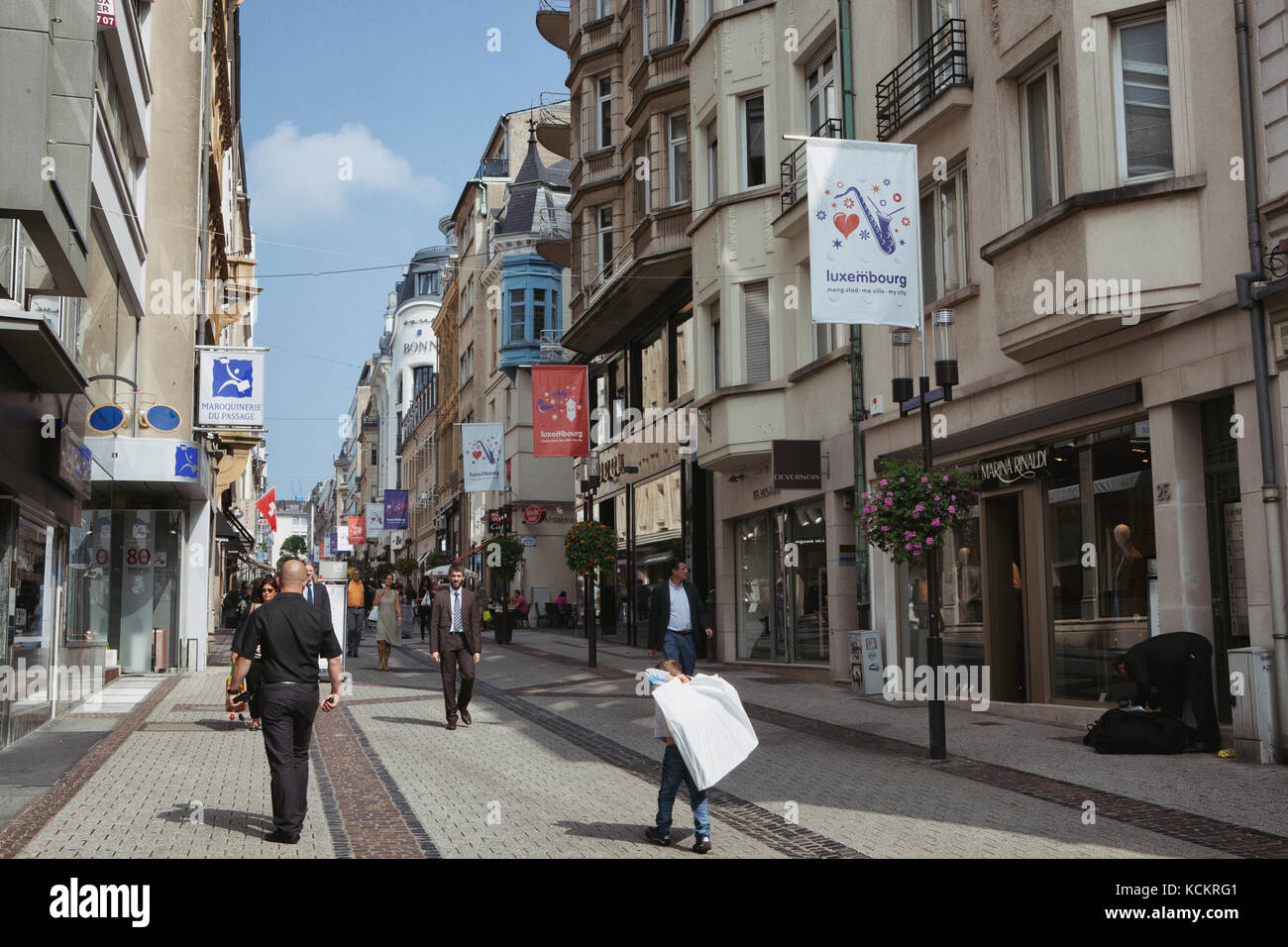 Ein weiterer Tag in Luxemburg, mit einer großen Auswahl an Geschäften und Sehenswürdigkeiten, die jeden Touristen begeistern. Stockfoto