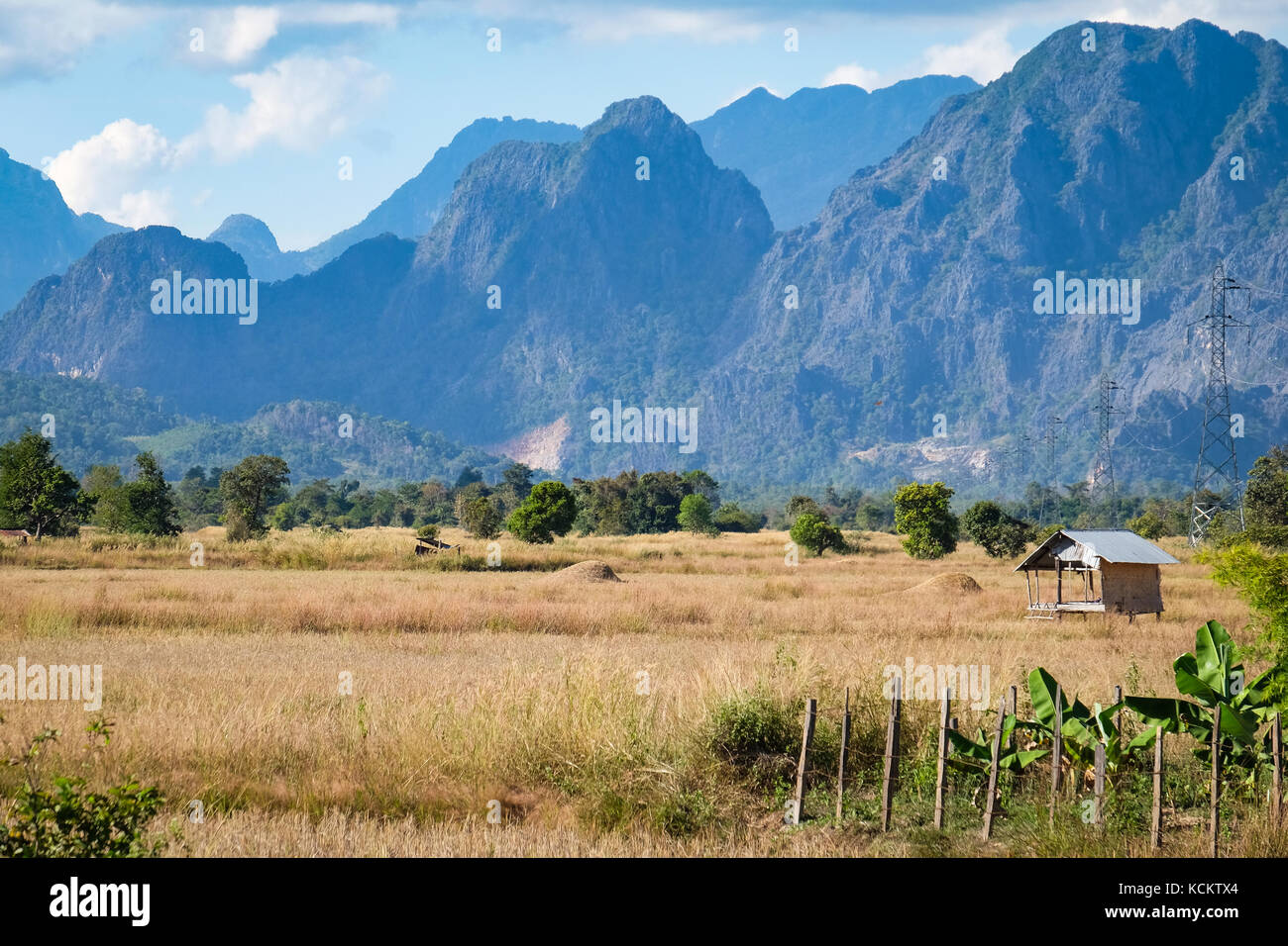 Kalkstein Landschaft in der Nähe von Lak Sao in der Provinz Bolikhamsai in Laos. Stockfoto