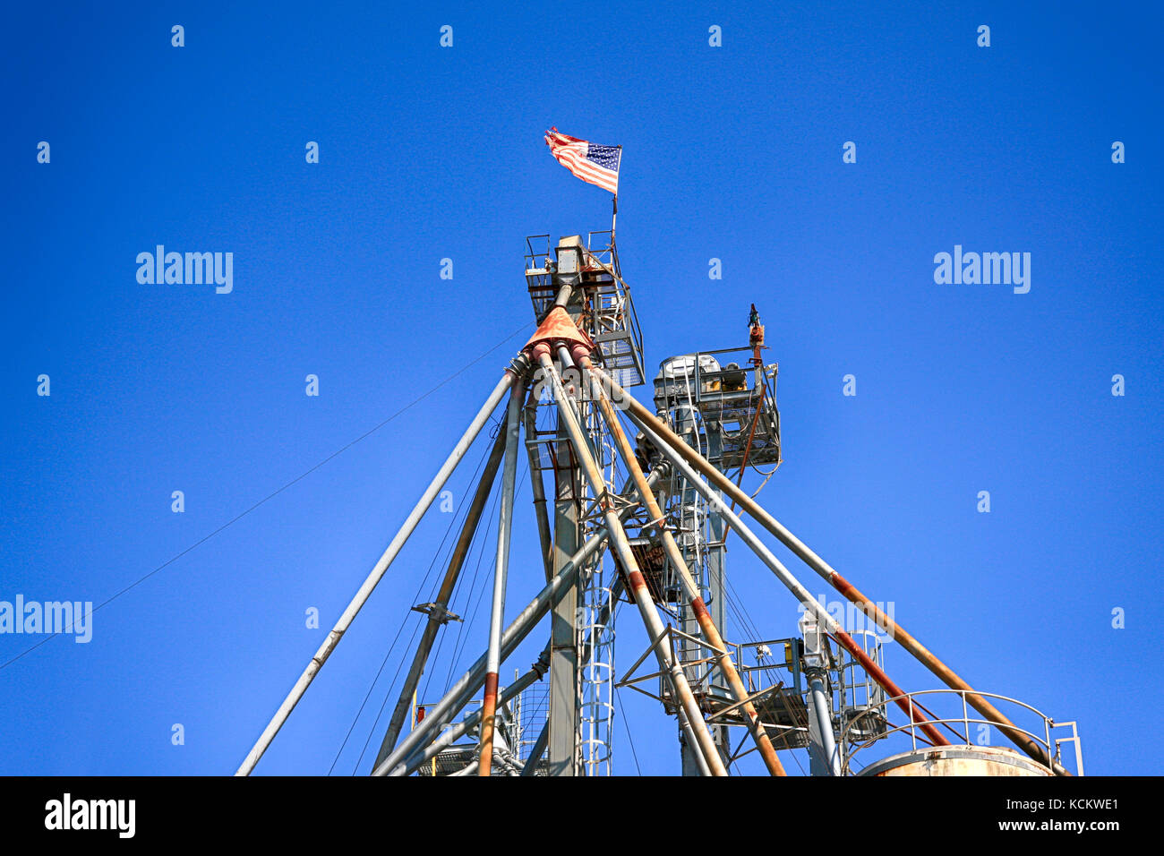 Futtergetreidesilo über Edwards Feeds im Libanon TN, USA Stockfoto