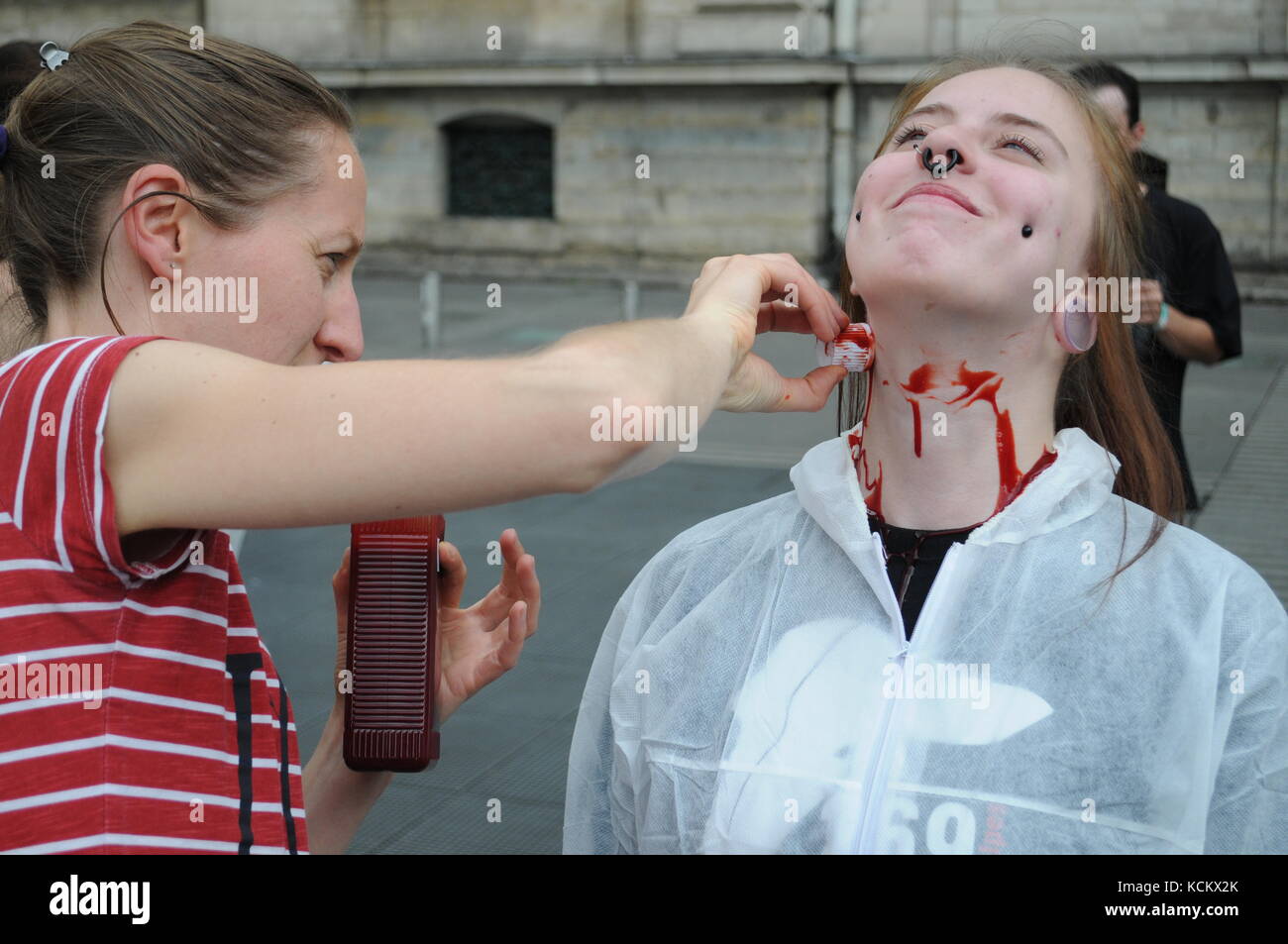 L269 Tierschutzaktivisten protestieren gegen Tierverstöße und fordern die Schließung von Schlachthöfen in Lyon, Frankreich Stockfoto