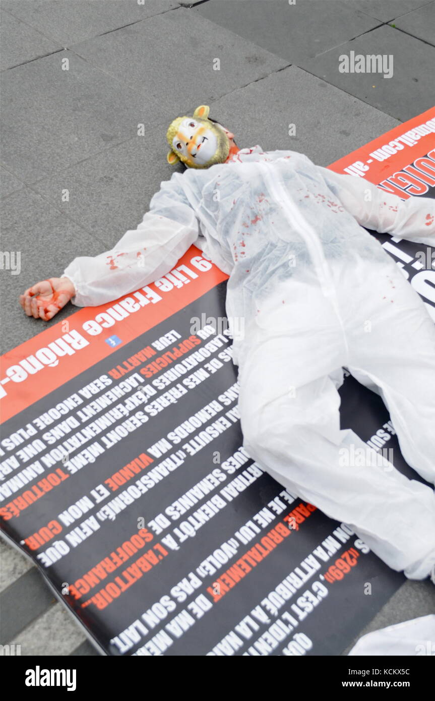 L 269 Tieren Rechte Aktivisten protestieren Gewalten zu Tieren und für die Schließung von Schlachthöfen, Lyon, Frankreich Stockfoto